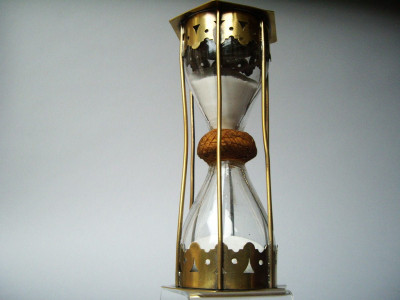 18TH CENTURY BRASS FRENCH HOURGLASS