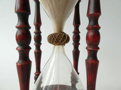 ANTIQUE HOURGLASS 18TH CENTURY