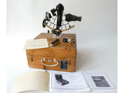 KRIEGSMARINE SEXTANT OF PLATH HAMBURG 1941 & BOOKLET ENIGMA CODE MACHINE
