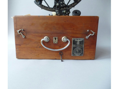KRIEGSMARINE SEXTANT BY PLATH HAMBURG 1942