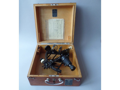 KRIEGSMARINE SEXTANT BY PLATH HAMBURG 1942
