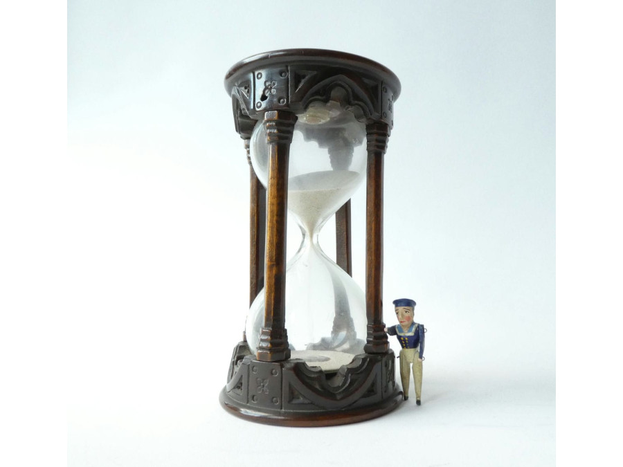 ANTIQUE NEO-GOTHIC HOURGLASS