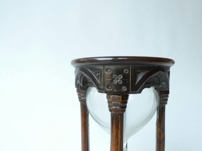 ANTIQUE NEO-GOTHIC HOURGLASS