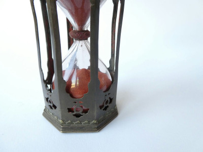 A DUTCH SANDGLASS CA. 1670