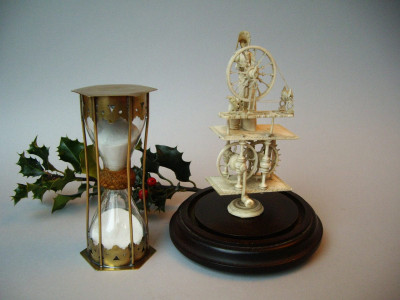 18TH CENTURY BRASS FRENCH HOURGLASS