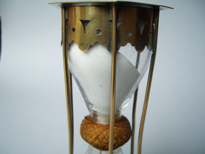 18TH CENTURY BRASS FRENCH HOURGLASS