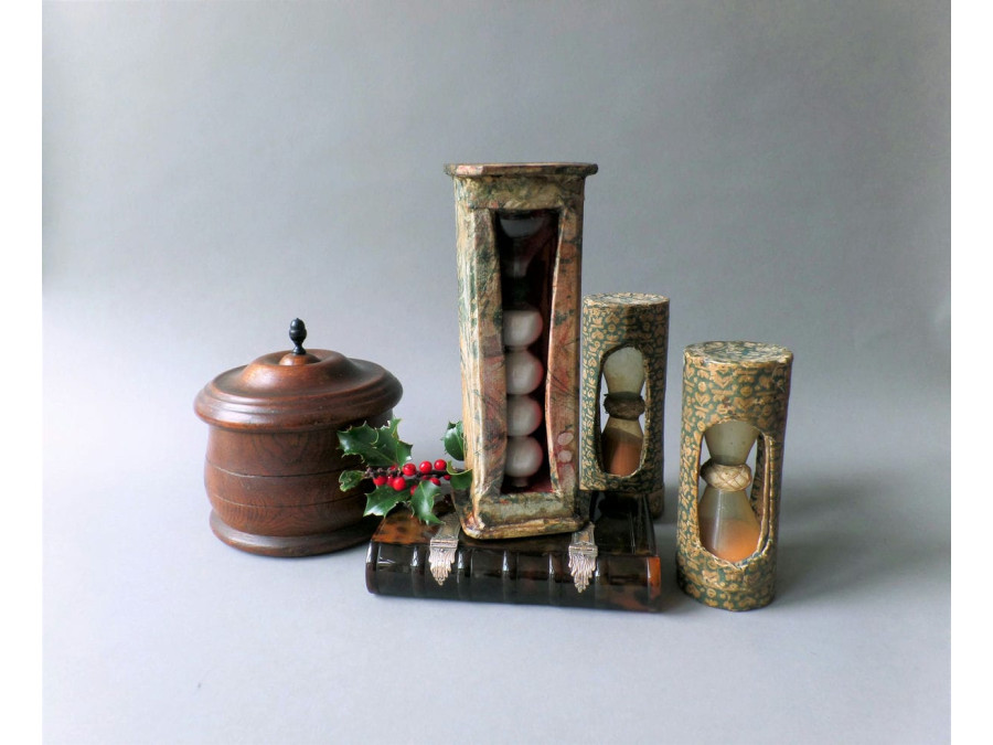 VENETIAN HOURGLASS IN PAPER MACHE EARLY 18TH CENTURY