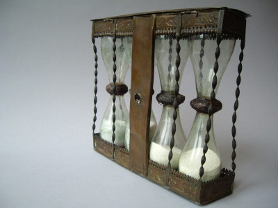 A 17 TH CENTURY FOUR-BULB - HOURGLASS BY MARTIN MARGRAAF