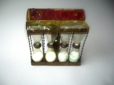 A 17 TH CENTURY FOUR-BULB - HOURGLASS BY MARTIN MARGRAAF