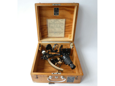 KRIEGSMARINE SEXTANT OF PLATH HAMBURG 1941 & BOOKLET ENIGMA CODE MACHINE