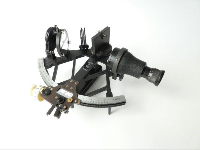 KRIEGSMARINE SEXTANT BY PLATH HAMBURG 1944
