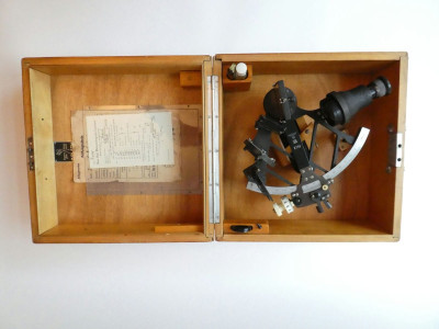 KRIEGSMARINE SEXTANT BY PLATH HAMBURG 1944