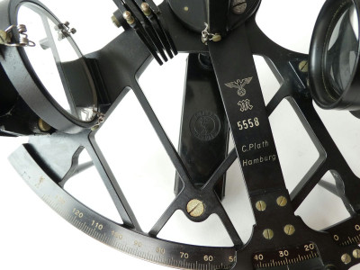 WW2. KRIEGSMARINE SEXTANT BY PLATH HAMBURG 1943
