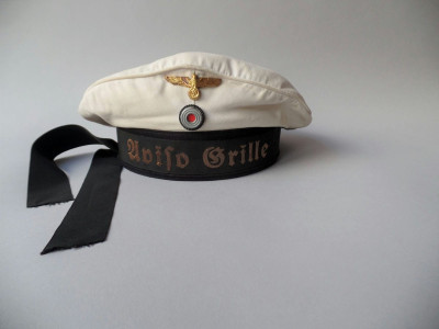 WHITE CREW CAP OF THE AVISO GRILLE