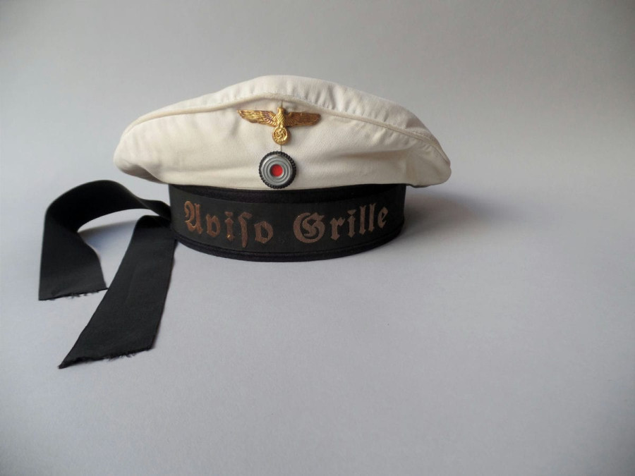 WHITE CREW CAP OF THE AVISO GRILLE