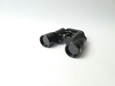 WW 2. KRIEGSMARINE BINOCULARS BY CARL ZEISS IN LEATHER BAG