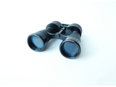 A FINE CASED PAIR OF 2ND WW GERMAN KRIEGSMARINE BINOCULARS BY LEITZ
