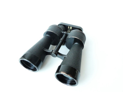 A FINE CASED PAIR OF 2ND WW GERMAN KRIEGSMARINE BINOCULARS BY LEITZ