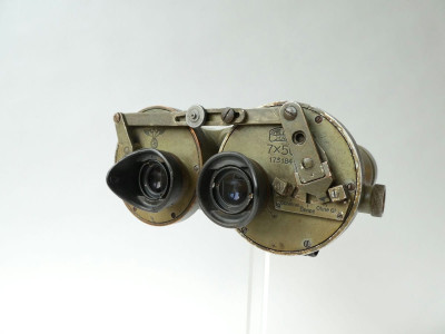 A PAIR CARL ZEISS DEK MOUNTED BINOCULARS 7X50 H 