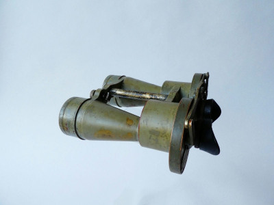 A PAIR CARL ZEISS DEK MOUNTED BINOCULARS 7X50 H 