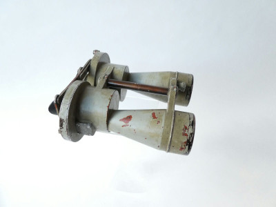 A CARL ZEISS DECK MOUNTED BINOCULAR 7X50 H