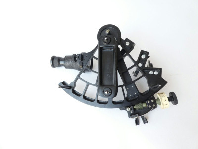 WW2. KRIEGSMARINE SEXTANT BY PLATH HAMBURG 1940	
