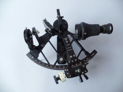 KRIEGSMARINE SEXTANT BY PLATH HAMBURG 1942