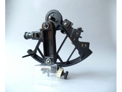 KRIEGSMARINE SEXTANT BY PLATH HAMBURG 1942