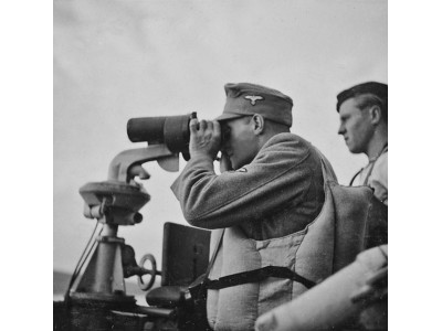 8 X 60 - CARL ZEISS DECK MOUNTED OR HAND-HELD BINOCULARS. 1939